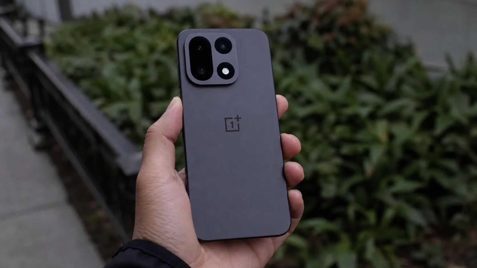 OnePlus 15 Deal Price Drops to $749: 3 Urgent Reasons to Buy