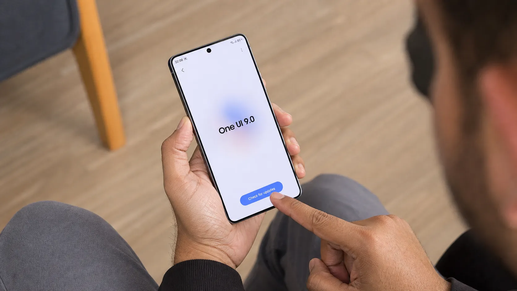 Samsung Galaxy S25 Ultra showing stable One UI 9 Android 17 update notification on software update screen
