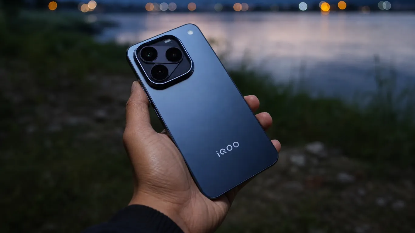 iQOO 16 Launches With 5GHz Snapdragon Extreme & 8,400mAh Battery